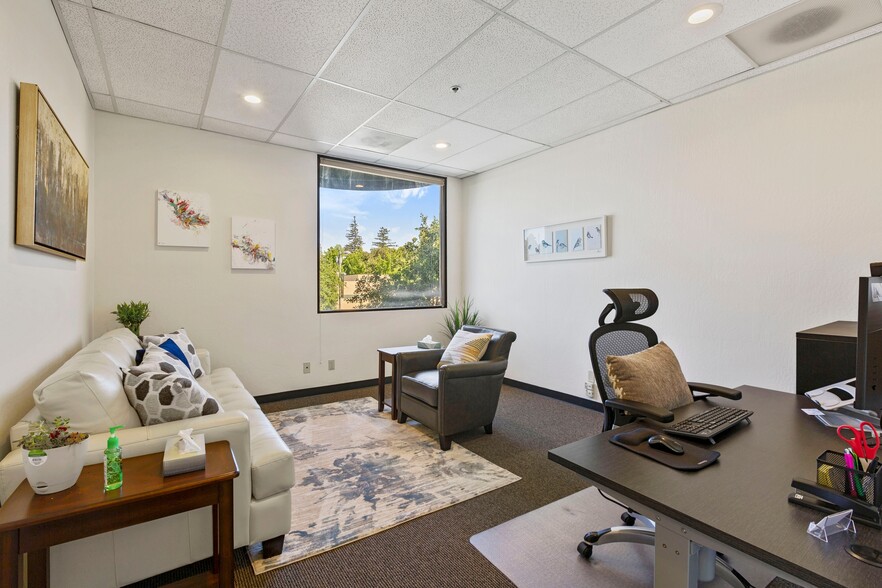 More Photos Of 2401-2417 Park Blvd, Palo Alto Office For Sale