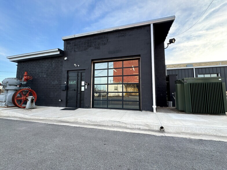 More Photos Of 600 S 1st St, Rogers Warehouse For Lease