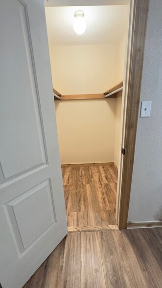 More Photos Of 327 County Road 4851, Newark Industrial For Lease