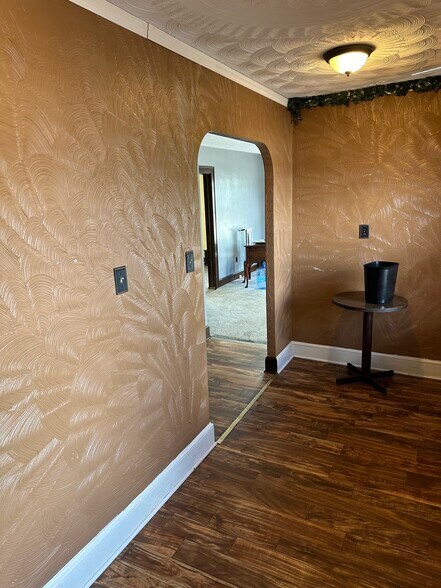 More Photos Of 942 N Main St, Akron Storefront Retail Office For Lease