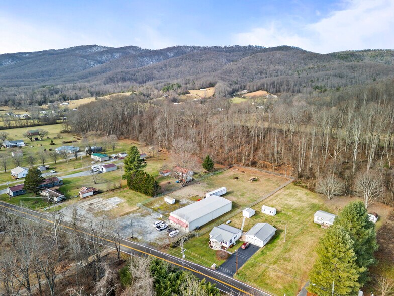 More Photos Of 2719 Highway 91, Elizabethton Showroom For Sale