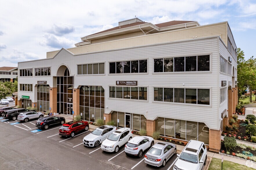 More Photos Of 14 Pidgeon Hill Dr, Sterling Medical For Lease