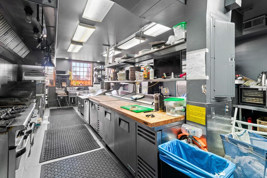 More Photos Of 2703 NE Alberta St, Portland Restaurant For Sale