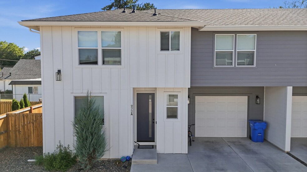 More Photos Of , Kelso Multifamily For Sale