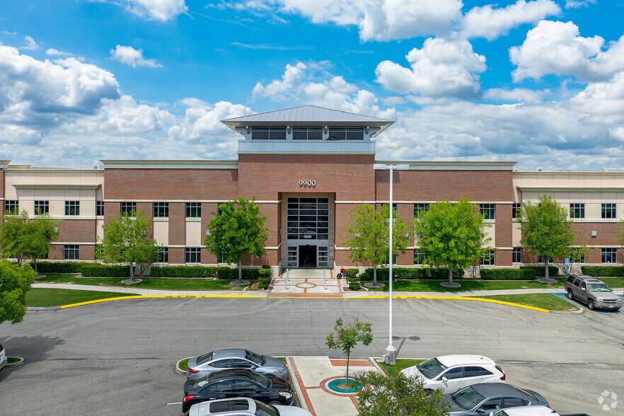 More Photos Of 9900 Stockdale Hwy, Bakersfield Medical For Sale