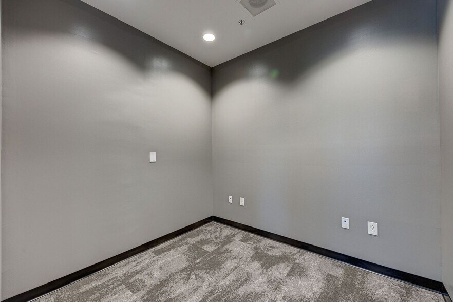 More Photos Of 6740 Rock Spring Rd, Wilmington Office For Lease