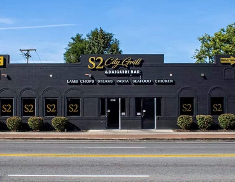 More Photos Of 1001 W Roosevelt Rd, Maywood Storefront For Lease