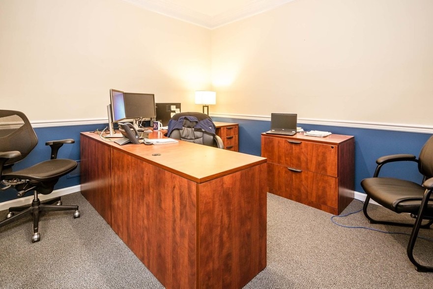 More Photos Of 1300 Gardiner Ln, Louisville Medical For Sale