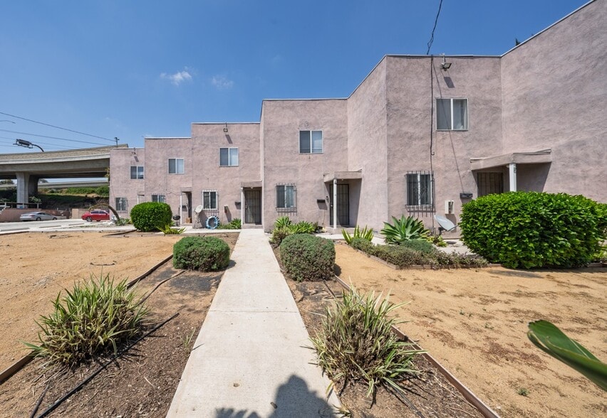 Primary Photo Of 517 W 117th St, Los Angeles Apartments For Sale