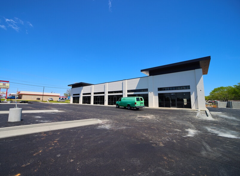 Primary Photo Of 106 Collier Rd, Clarksville Storefront Retail Office For Lease