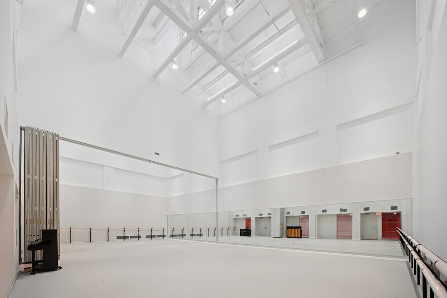 More Photos Of 1501 Broadway, New York Office For Lease