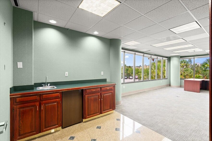 More Photos Of 128 E Granada Blvd, Ormond Beach Medical For Sale