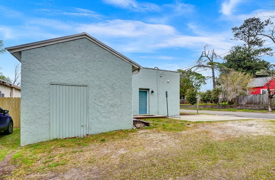 More Photos Of 2020 Princess Place Dr, Wilmington Apartments For Sale