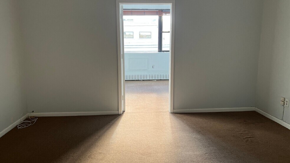 More Photos Of 2943-2957 Long Beach Rd, Oceanside Storefront Retail Office For Lease