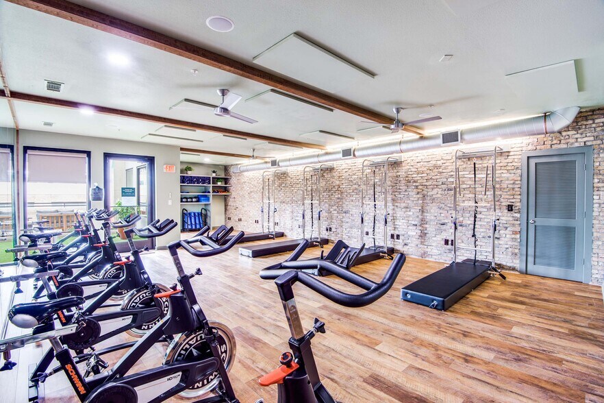 More Photos Of 12808 Queensbury Ln, Houston Apartments For Lease