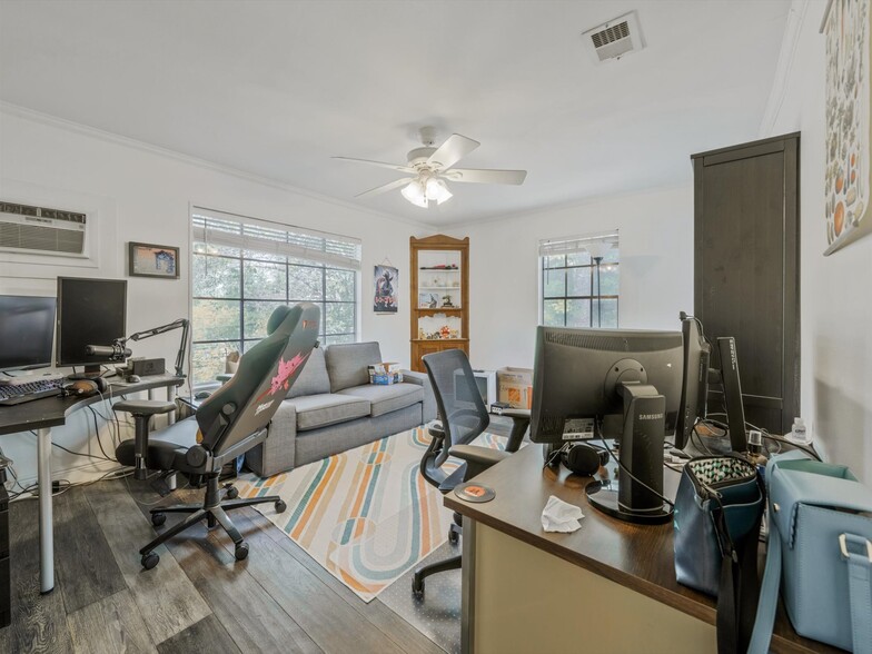 More Photos Of 2326 Hartford Rd, Austin Apartments For Sale