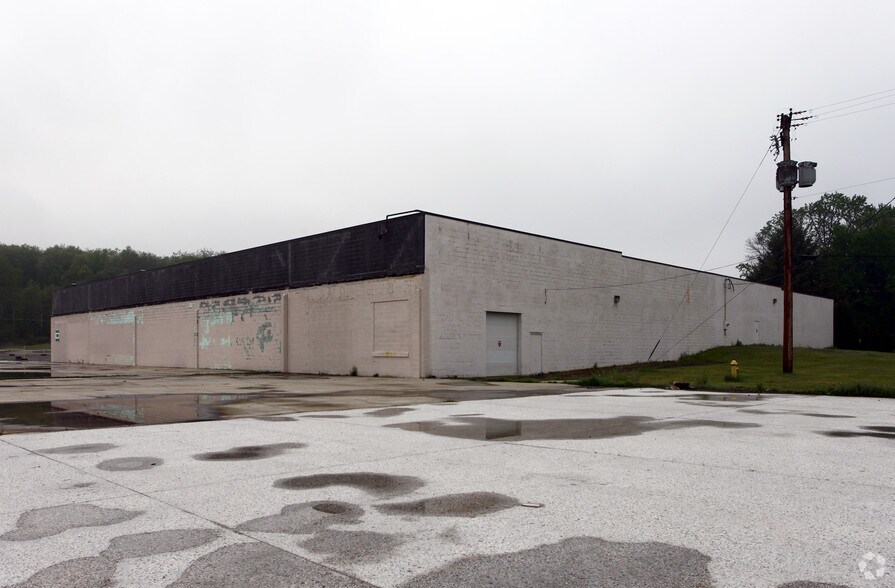 More Photos Of 7281 Warren Sharon Rd, Brookfield Freestanding For Lease
