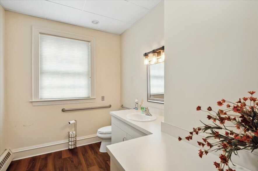 More Photos Of 760 Hopmeadow St, Simsbury Office For Sale