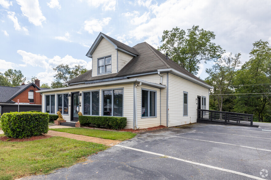 Primary Photo Of 173 N Main St, Jonesboro Medical For Sale