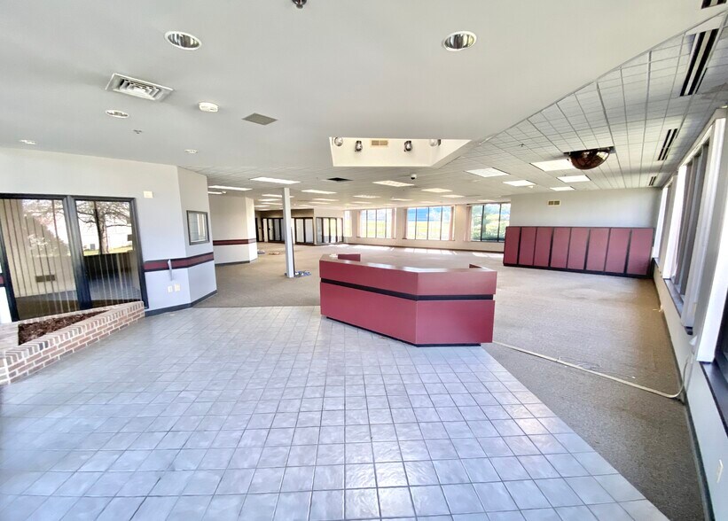 More Photos Of 3040 Industry Dr, Lancaster Flex For Sale