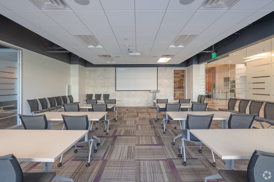 More Photos Of 3003 N Central Ave, Phoenix Office For Lease