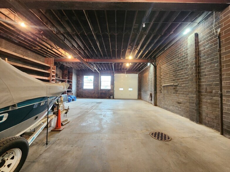 More Photos Of 708-712 S Jefferson Ave, Mason City Warehouse For Sale