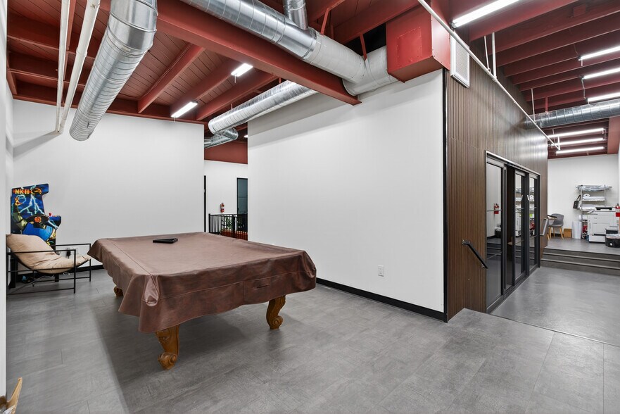 More Photos Of 7225 Fulton Ave, North Hollywood Warehouse For Lease