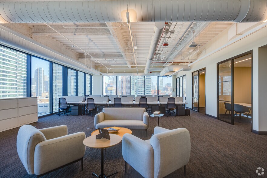 More Photos Of 333 N Green St, Chicago Office For Lease