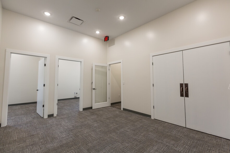 More Photos Of 130 W Trade St, Dallas General Retail For Lease