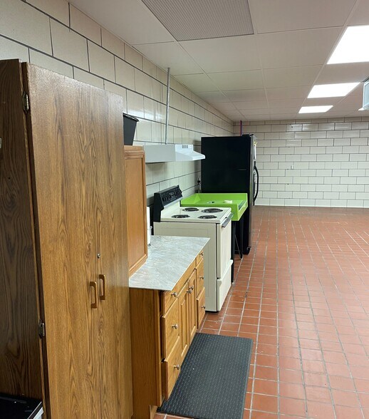 More Photos Of 1313 N Main St, Evansville Storefront For Sale