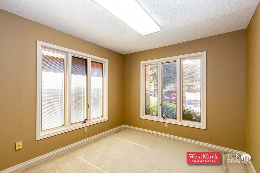 More Photos Of 4010 21st St, Lubbock Office For Lease