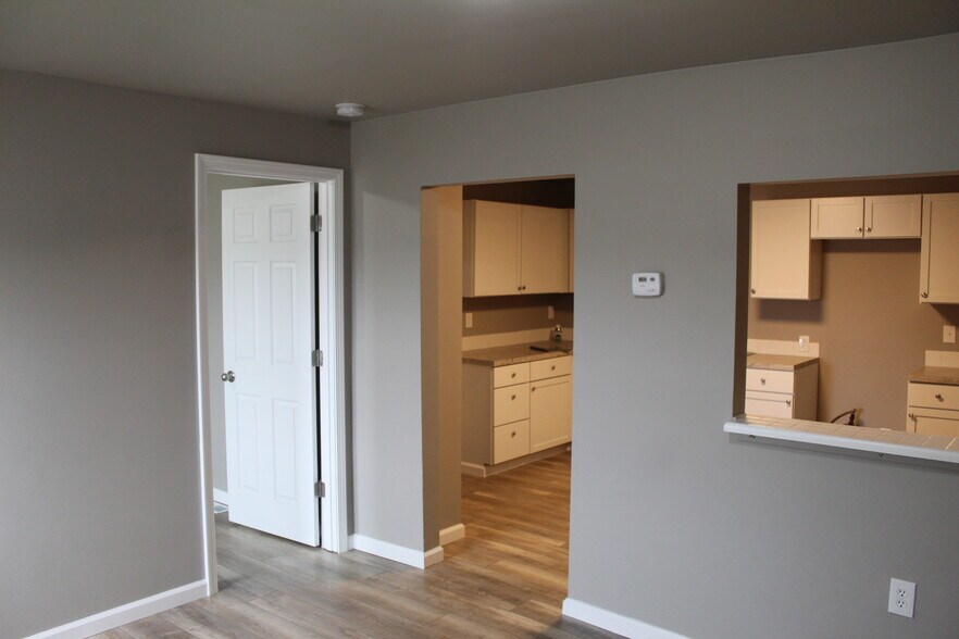 More Photos Of 801 S Mill St, Clio Apartments For Sale