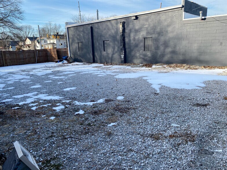 More Photos Of 2401 N Harding St, Indianapolis Flex For Sale