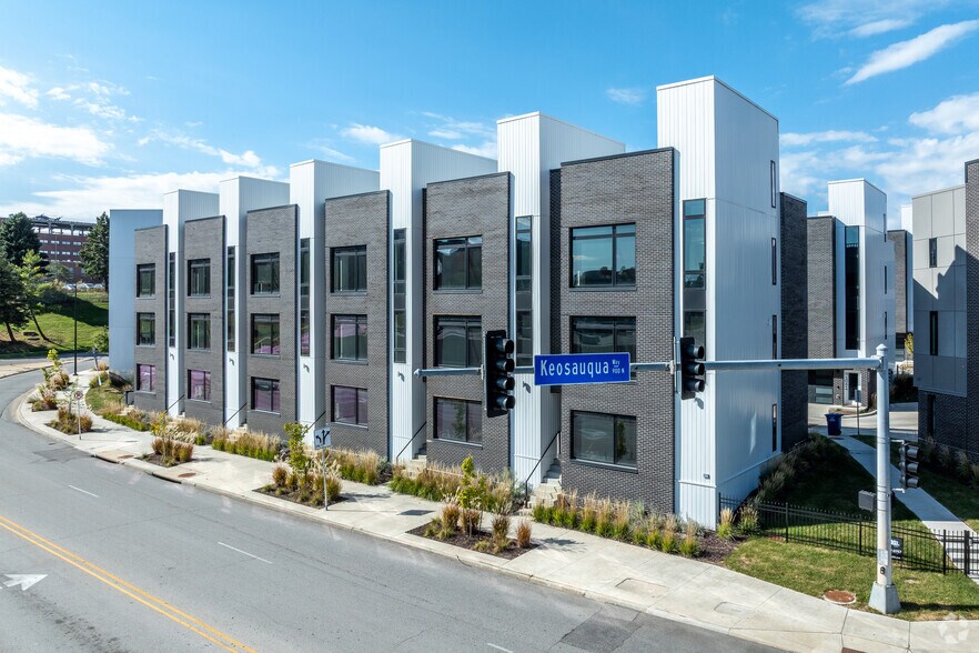 More Photos Of 1200 Keosauqua Way, Des Moines Apartments For Sale