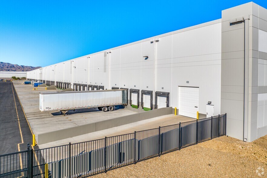 More Photos Of 5835 E Ann Rd, Las Vegas Distribution For Lease