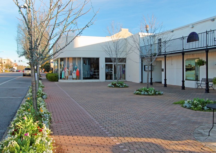 More Photos Of 12 Section St N, Fairhope Storefront For Lease