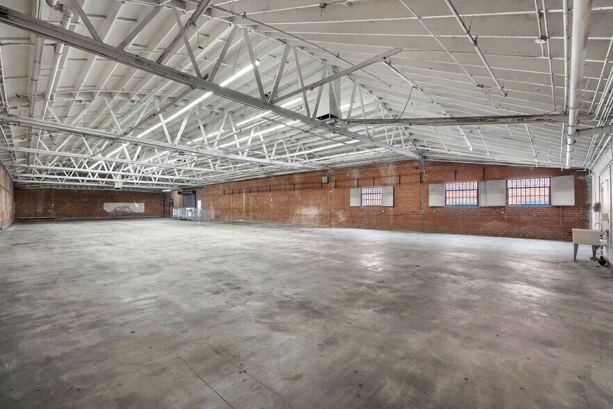 More Photos Of 3301 Maple Ave, Los Angeles Unknown For Lease