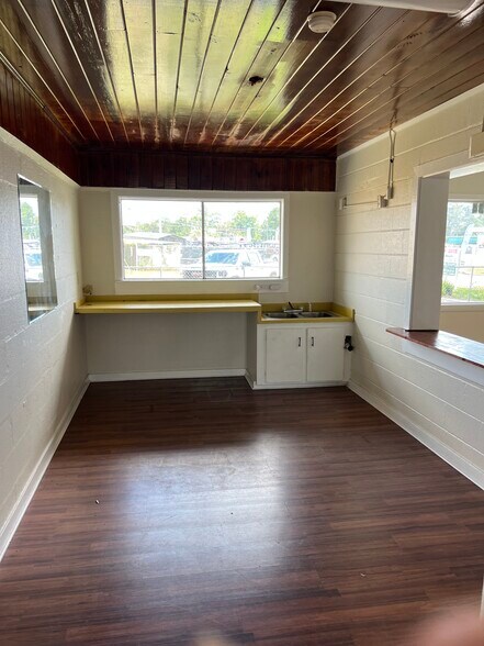 More Photos Of 134 NW Burk St, Lake City Daycare Center For Lease