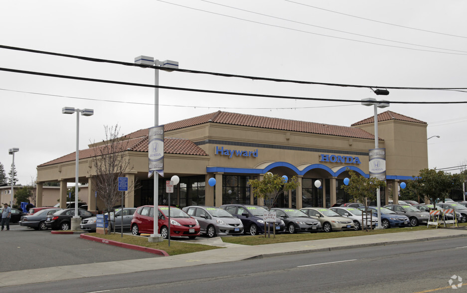 Primary Photo Of 24919 Mission Blvd, Hayward Auto Dealership For Lease