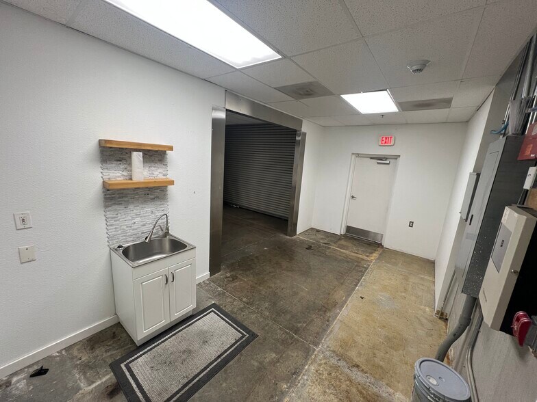 More Photos Of 20 N East St, Woodland Industrial For Lease