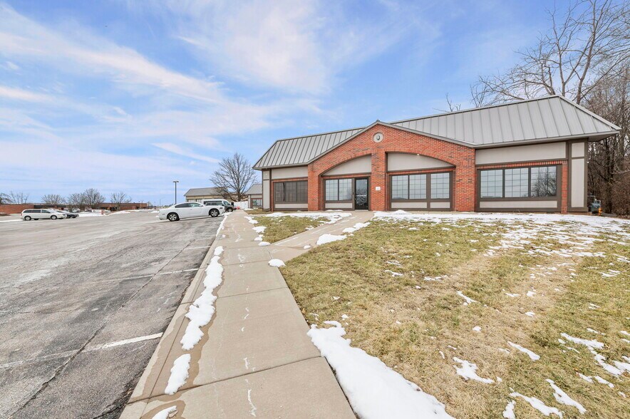 More Photos Of 3730 S Elizabeth St, Independence Medical For Lease