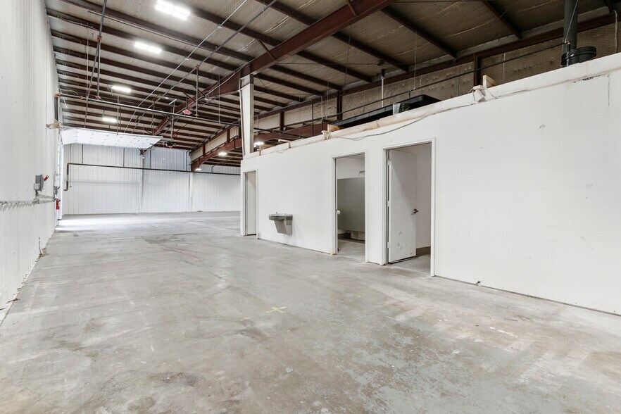 More Photos Of 1511 W Broadway St, Ardmore Auto Dealership For Sale