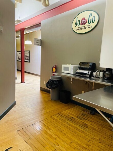 More Photos Of 1263 Main St, Green Bay Office For Lease