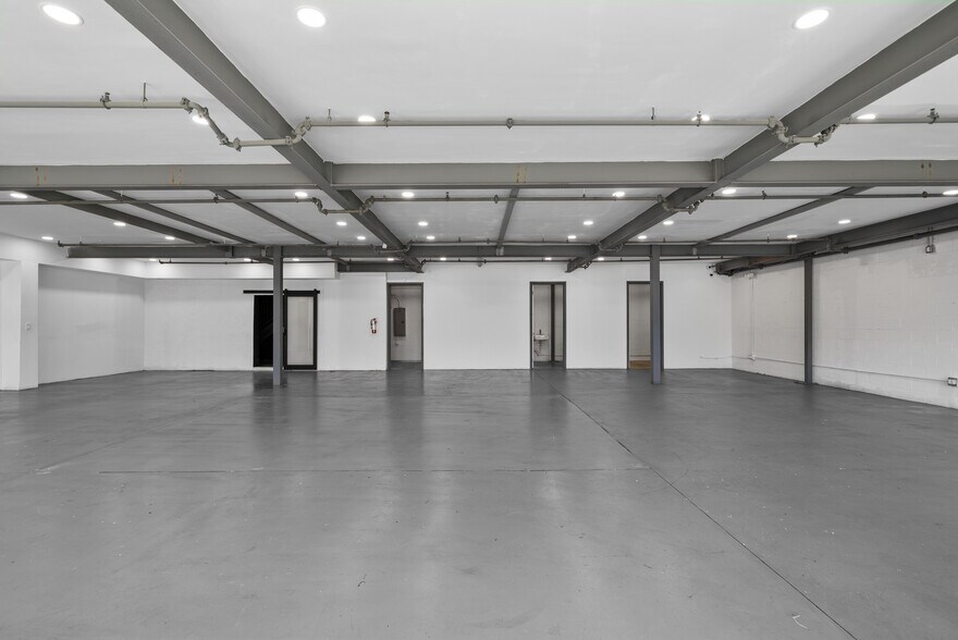 More Photos Of 1600 S Main St, Los Angeles Storefront For Sale