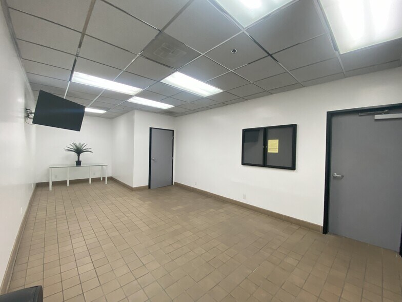 More Photos Of 17892- B Gothard St, Huntington Beach Manufacturing For Lease