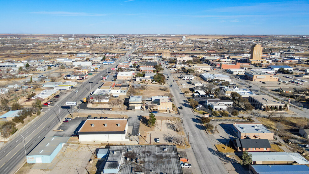 More Photos Of 900 Scurry St, Big Spring Apartments For Sale