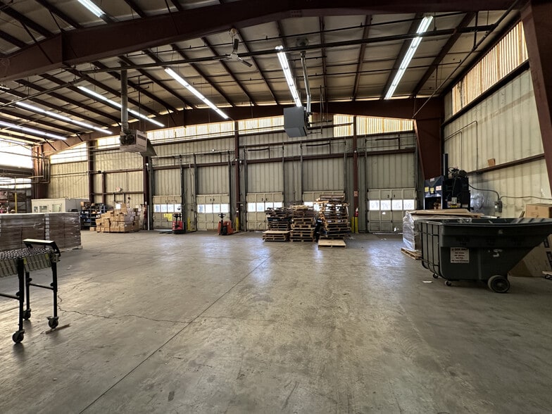 More Photos Of 24 Spring St, Florence Warehouse For Lease