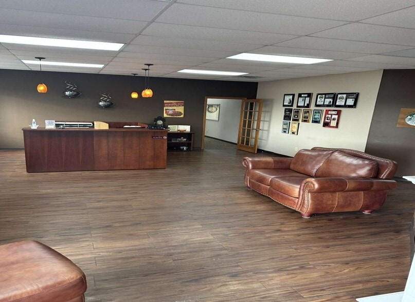 More Photos Of 501 N Service Rd, Saint Peters Warehouse For Lease