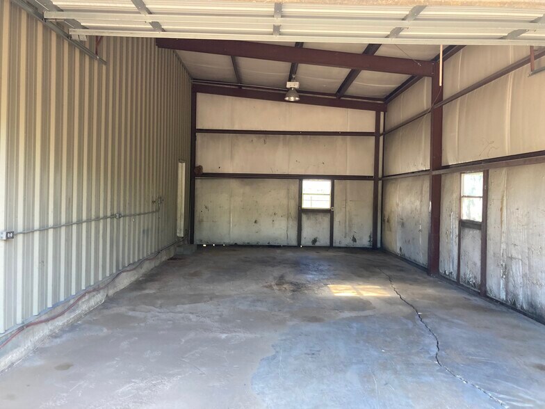More Photos Of 2605 19th St, Hondo Light Manufacturing For Sale