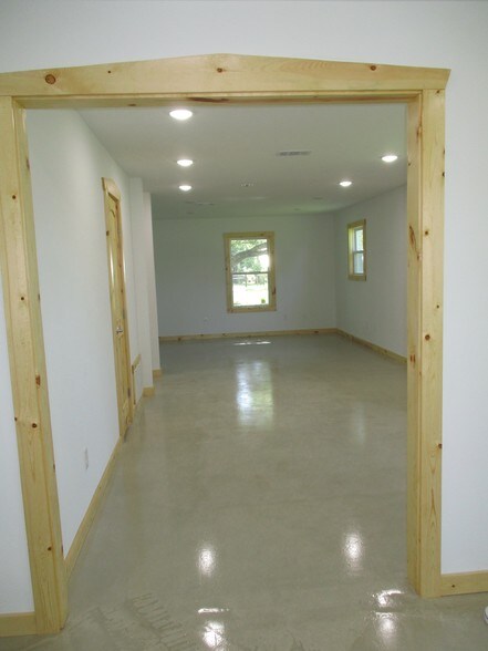 More Photos Of 12724 Lowden Ln, Manchaca Office Residential For Lease